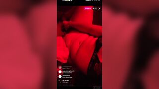 Masturbazione con un dildo in diretta su instagram
