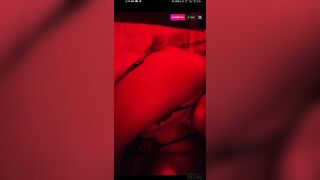 Masturbazione con un dildo in diretta su instagram