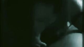 Sempre in ginocchio per succhiarlo