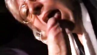 Troiona matura spompina in auto