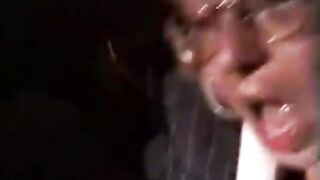 Troiona matura spompina in auto