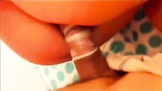 Anteprima del video: Prenderlo in culo le fa male ma le piace