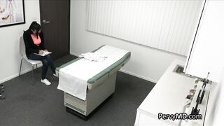 Dottore scopa bella tettona asiatica