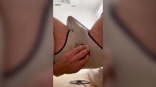 Con le mutande rotte il dildo entra meglio!