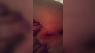 Mi masturbo con le mie dita