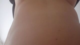 Godo sul suo cazzo mentre il mio uomo guarda e filma