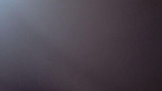 Godo sul suo cazzo mentre il mio uomo guarda e filma