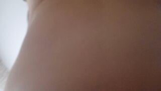 Godo sul suo cazzo mentre il mio uomo guarda e filma