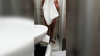 Di nuovo mia moglie in doccia