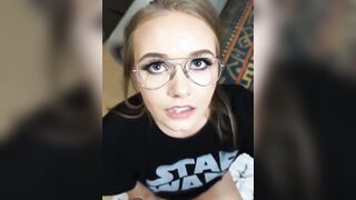 Puttanella gola profonda ingoia lo sperma