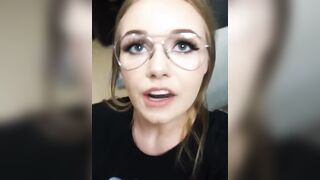 Puttanella gola profonda ingoia lo sperma