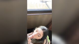 Gattina troia al guinzaglio succhia e cavalca il cazzone del suo padrone