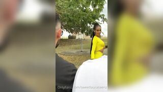 Sesso a 4 in auto con splendida trans