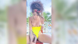 TOP TRANS ESCORT fa un video per i suoi follower