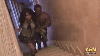 Anteprima del video: Giovane studentessa batte in strada