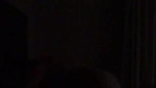 Stupenda bruna scopa intensamente con il suo ragazzo