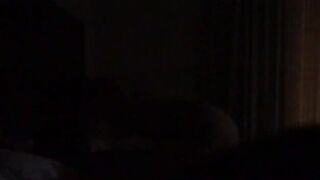 Stupenda bruna scopa intensamente con il suo ragazzo