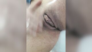 18enne arrapata si masturba