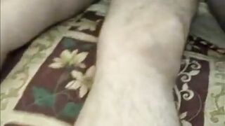 Con il piccolo  pisellino in primo piano...