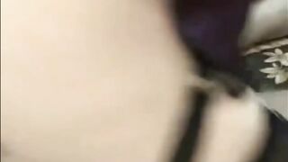 Con il piccolo  pisellino in primo piano...