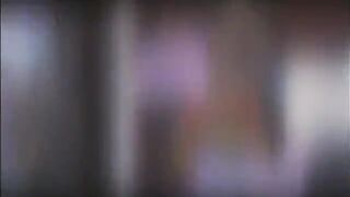 Prostituta bionda rimorchiata in strada e scopata in casa