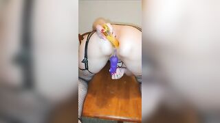 Rosella si devasta il culo col vibro