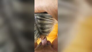 Anteprima del video: Ti tengo la testa per spingere tutto il cazzo in bocca