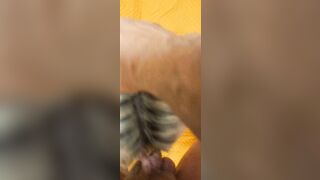 Ti tengo la testa per spingere tutto il cazzo in bocca