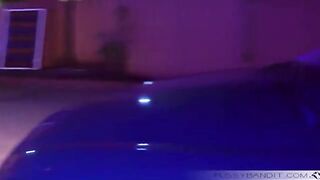 Graziosa puttanella che batte in strada