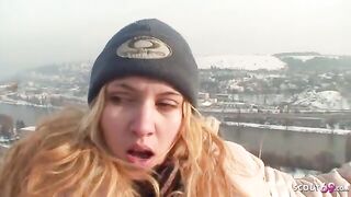 Meravigliosa bionda scopata sulla neve