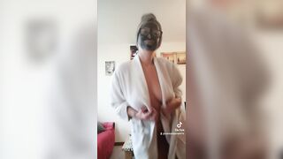 Bella milf si mostra su TikTok