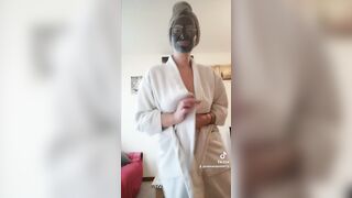 Bella milf si mostra su TikTok