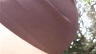 Lei che piscia e si masturba