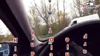 Bella ragazza bionda scopata a bordo strada