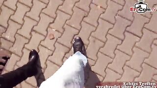 Bella ragazza bionda scopata a bordo strada