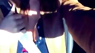 Bella figa tettona succhia cazzo in auto