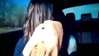 Bella figa tettona succhia cazzo in auto