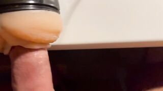 Tirata di cazzo con due fleshlight