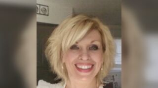 Virginia scopata per la prima volta da un cazzo enorme