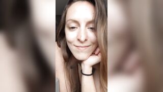 Anteprima del video: Giovane zoccola fa impazzire il fidanzato