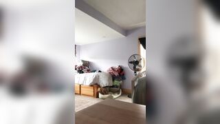 Giovane zoccola fa impazzire il fidanzato