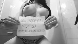 Giovane biondina col culetto sfondato