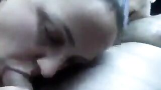 Veronica fa impazzire il cliente in auto