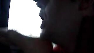 Puttanella zingara succhia il cazzo di un cliente