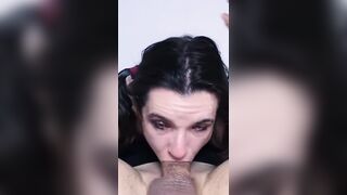 Pompa profonda con sborrata in bocca