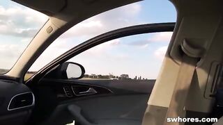 Bella puttana bruna scopa in strada