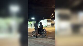 Trans si sega tra un cliente e l'altro