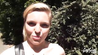 Sindy  bionda troietta 20enne inculata al parco