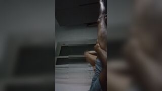 La troia di mia moglie con il mio cazzo in bocca