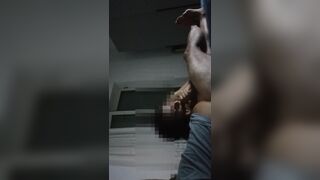 La troia di mia moglie con il mio cazzo in bocca